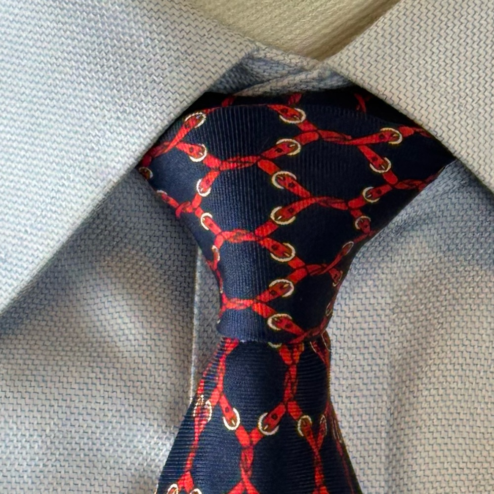 Bert Pulitzer Menβs Necktie - 100% Silk Navy & Red Chain Pattern - Made in USA